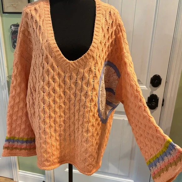 #1012 EUC POL Peace Sweater Size Large - Picture 2 of 4